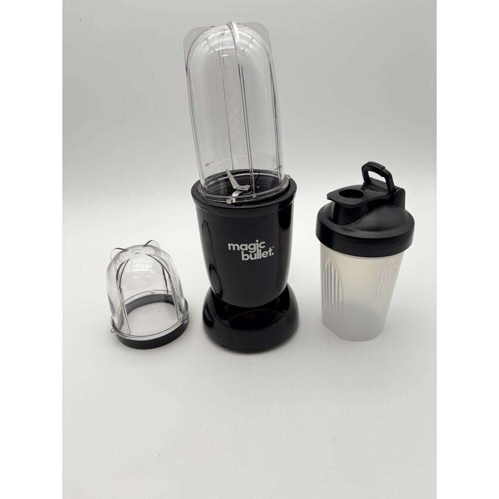 Magic Bullet Personal Blender 3 piece set Blender, Cover, And Cup With Lid. VG+